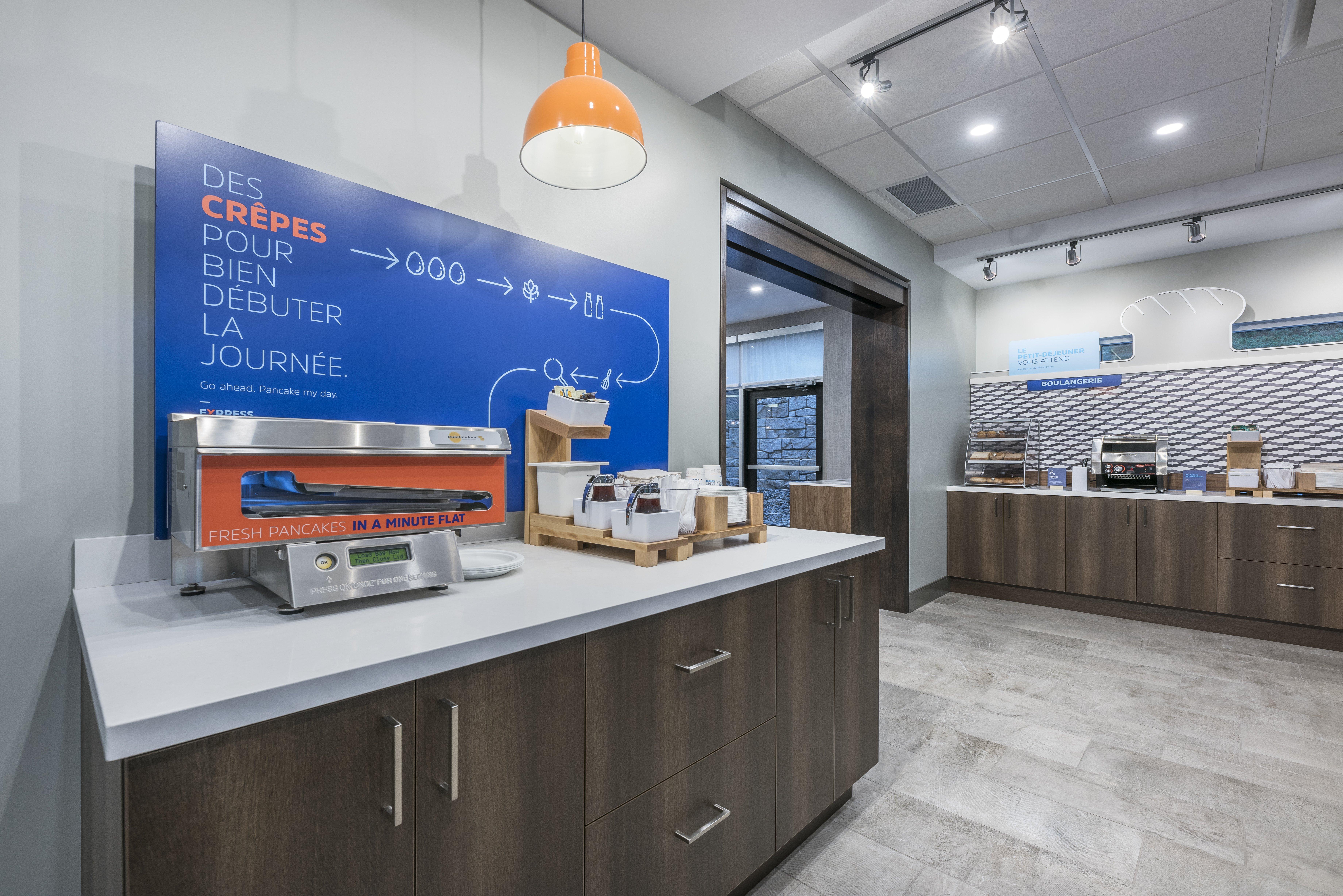 Holiday Inn Express & Suites Moncton By Ihg Buitenkant foto